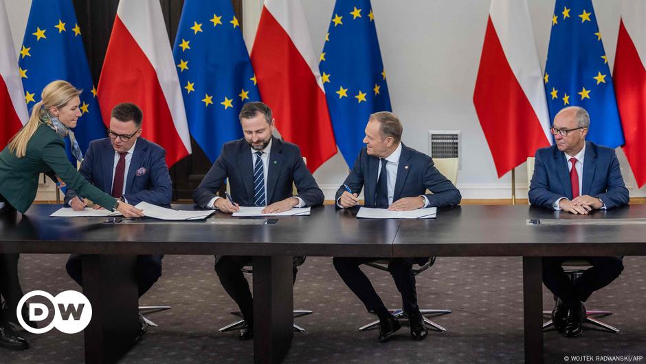 Poland: Opposition parties sign deal for possible coalition