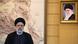 Presidente iraniano, Ebrahim Raisi, ao lado de rerato do aiatolá Khamenei
