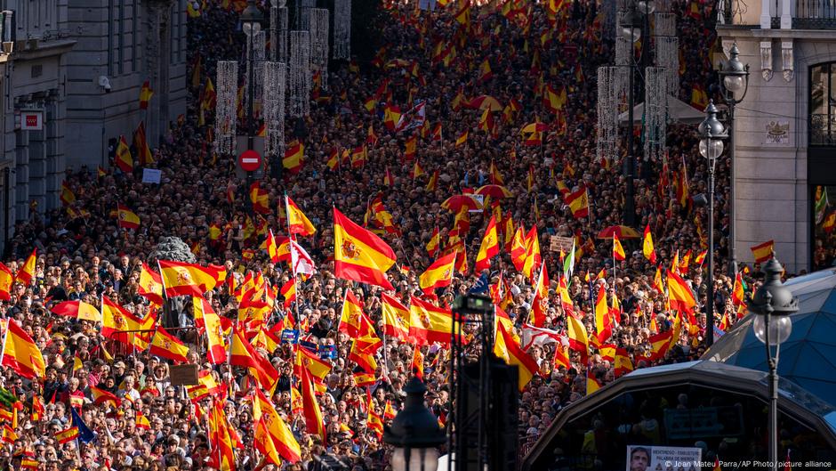 Viele Spanier demonstrieren gegen Amnestie für Separatisten