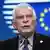 Josep Borrell,  i ngarkuari i BE-së për politikën e Jashtme me flamurin e BE-së në sfond
