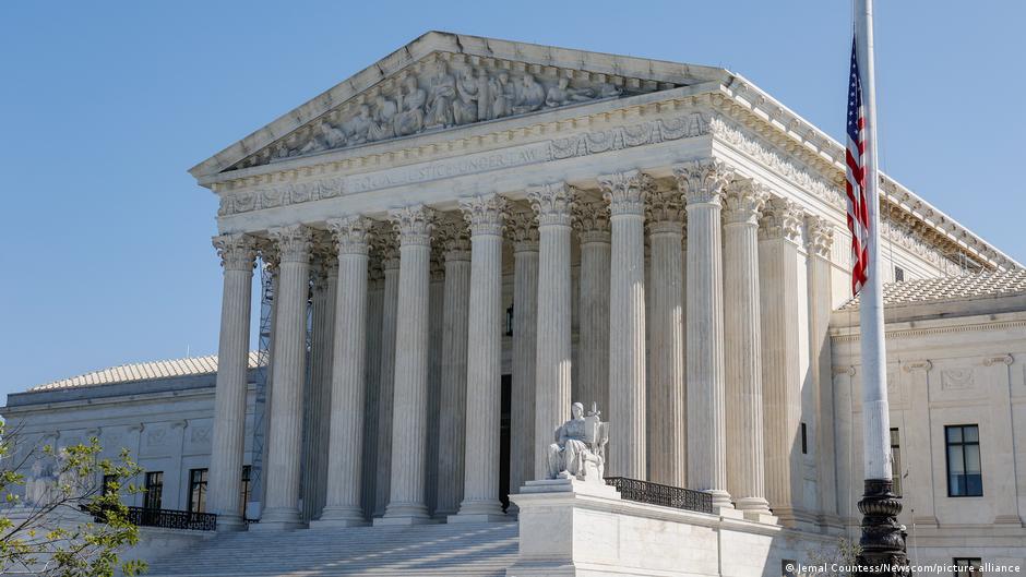 Mahkamah Agung AS Menolak Larangan Terapi Konversi Colorado