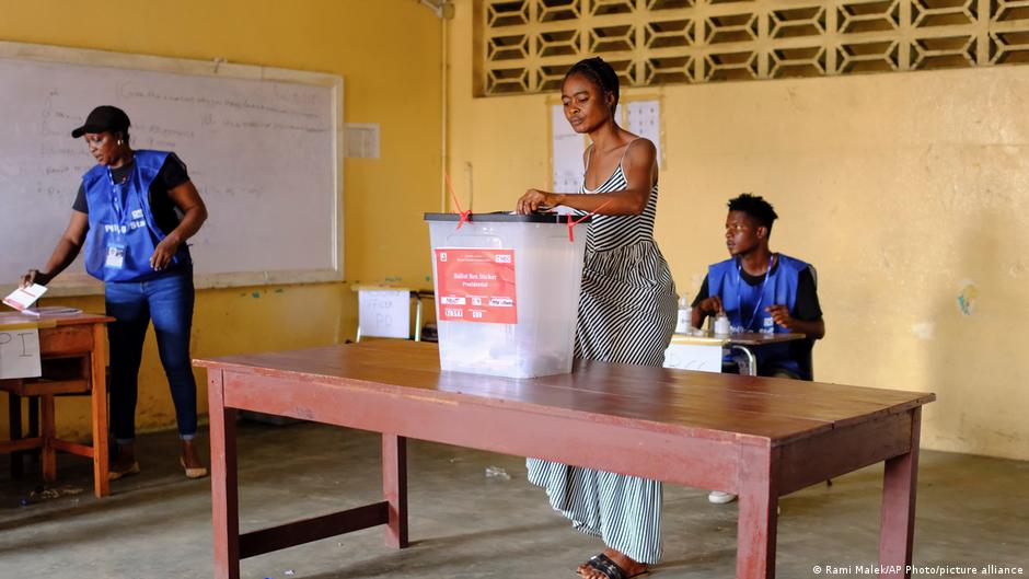 Liberia: President concedes defeat in razor-thin vote – DW – 11/18/2023