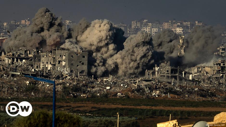 Israel mengebom Gaza pada peringatan dimulainya konflik – DW – 10/07/2024