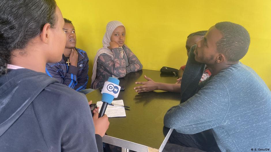 ዝምታ ሰባሪ አዳጊ ሴቶች: የ12ኛ ክፍል ፈተና ክርክር ዝምታ ሰባሪ አዳጊ ሴቶች: የ12ኛ ክፍል ፈተና ክርክር