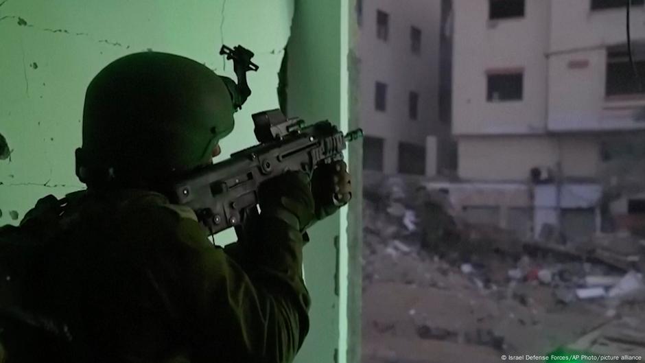 Israel bombardiert das Haus eines hochrangigen Hamas-Führers – DW – 16.11.2023