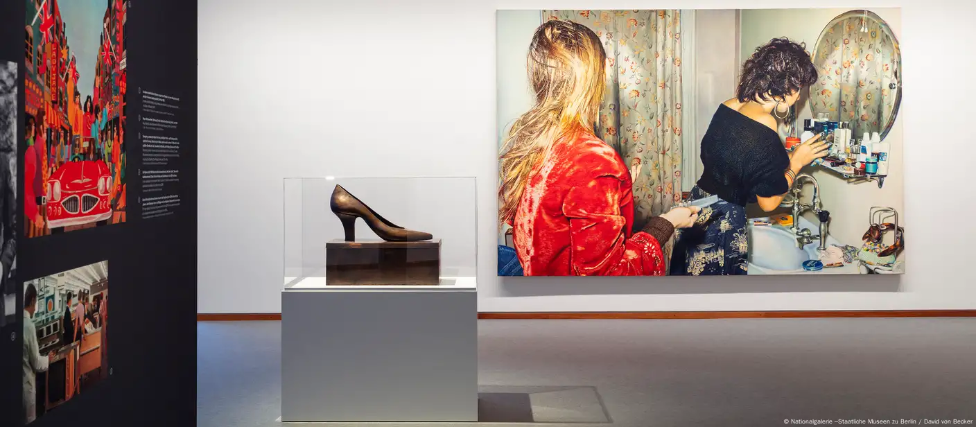 アート・デザイン・音楽 Neues Museum Berlin next to neue nationalgalerie berlin, manuel rossner's pink