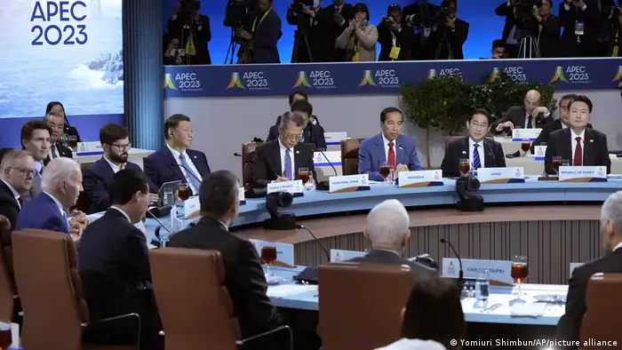 各国领导人在APEC会议现场