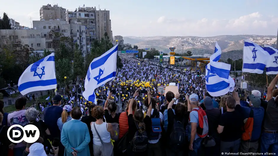 مسيرة عائلات الرهائن تصل القدس للضغط على حكومة نتنياهو