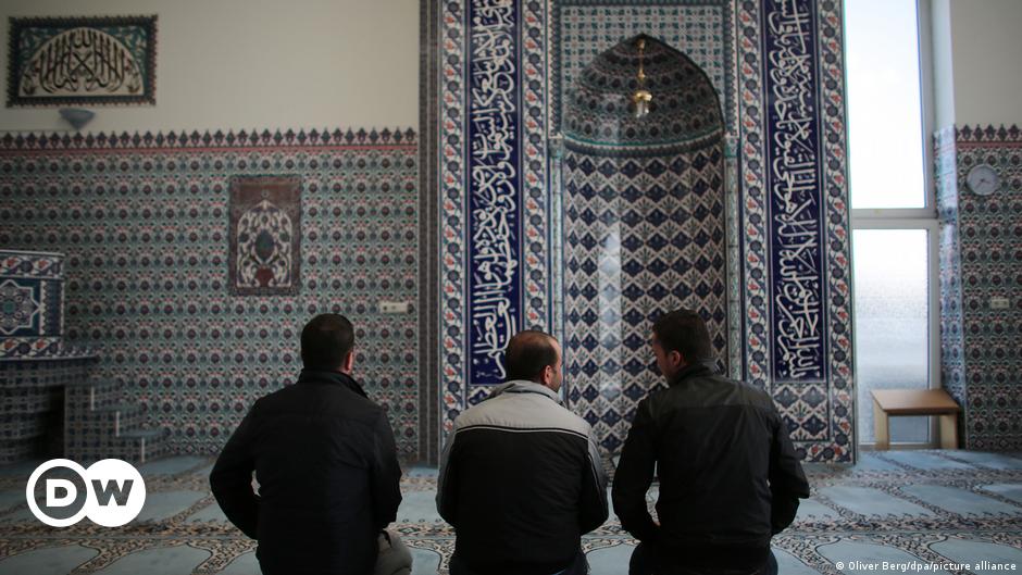 Empörung nach Rede eines Taliban-Mitglieds in deutscher Moschee – DW – 18.11.2023