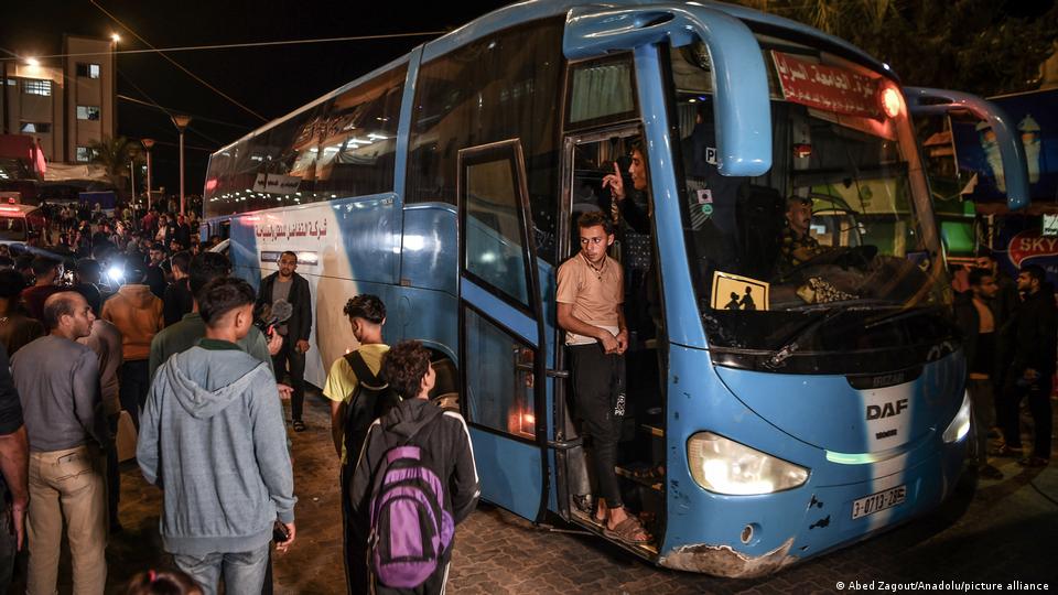   بیماران از بیمارستان شفا در غزه به بیمارستان ناصر در خان یونس منتقل شدند