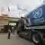 Цистерна со гориво на УНРВА чека на граничниот премин Рафах за влез на палестинска територија