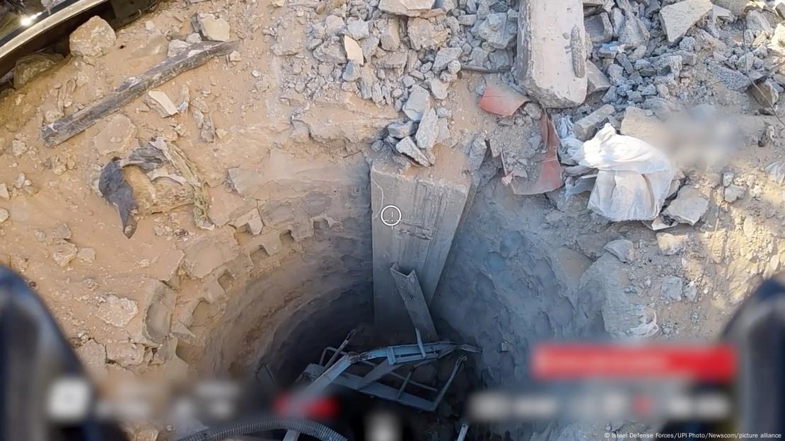 Поглед во тунел, кој според израелските информации, го користи Хамас во болницата Ал-Шифа во Газа 