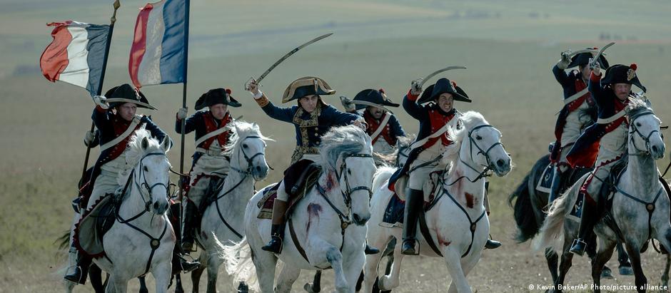 Filme explora as origens de Napoleão Bonaparte e sua ascensão até a coroação como imperador da França