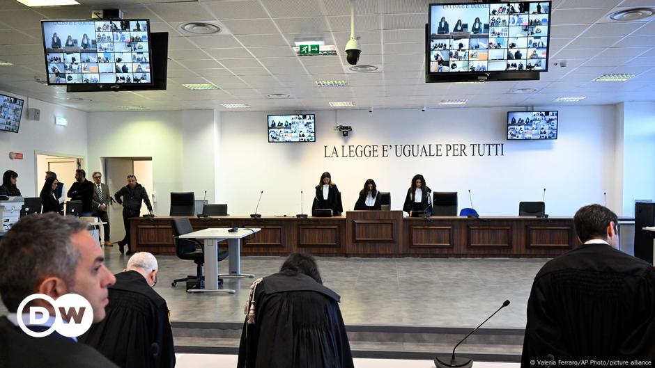 Italy mafia trial: 'Ndrangheta bosses get lengthy jail terms