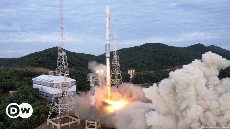 Korea Utara menempatkan satelit mata-mata militer ke orbit – DW – 21/11/2023