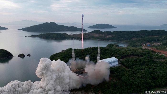 Coreia do Norte diz ter colocado em órbita satélite espião DW