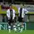 Serge Gnabry und Leon Goretzka stehen nach dem Gegentor enttäuscht auf dem Rasen im Ernst-Happel-Stadion in Wien