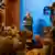 Innenministerin Nancy Faeser spricht vor der Islamkonferenz. Beobachtet wird sie auch von vielen Kameras.  
