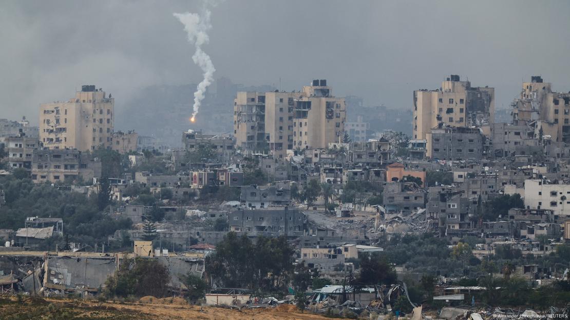 Чад се крева над градот Газа по израелски воздушен напад на 22 ноември, 2023 година