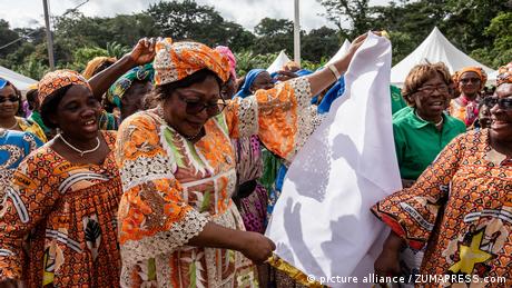 Deutscher Afrika-Preis 2023: Wer sind die kamerunischen Preisträgerinnen?