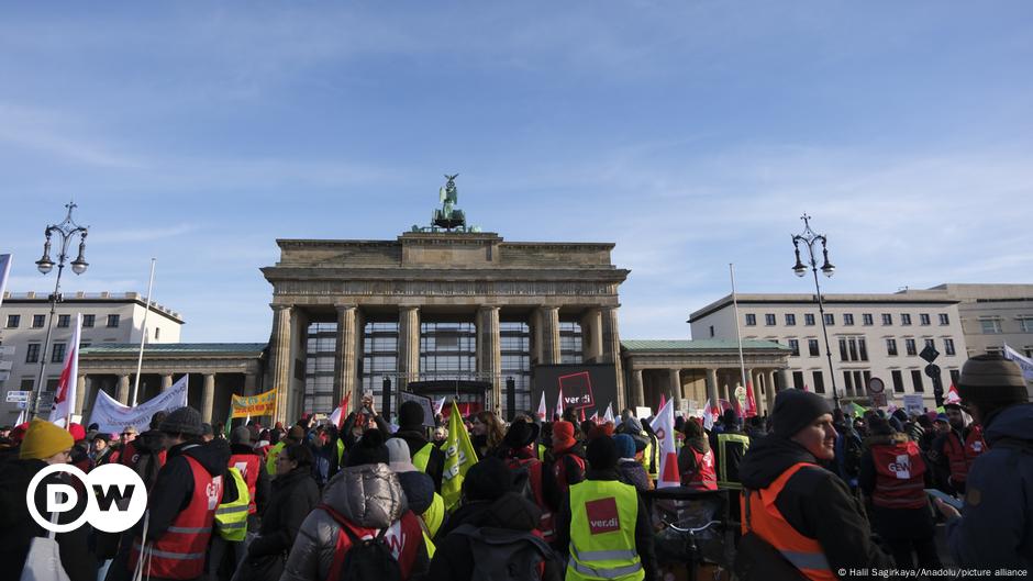 Streiks im öffentlichen Sektor treffen Schulen und Krankenhäuser – DW – 23.11.2023