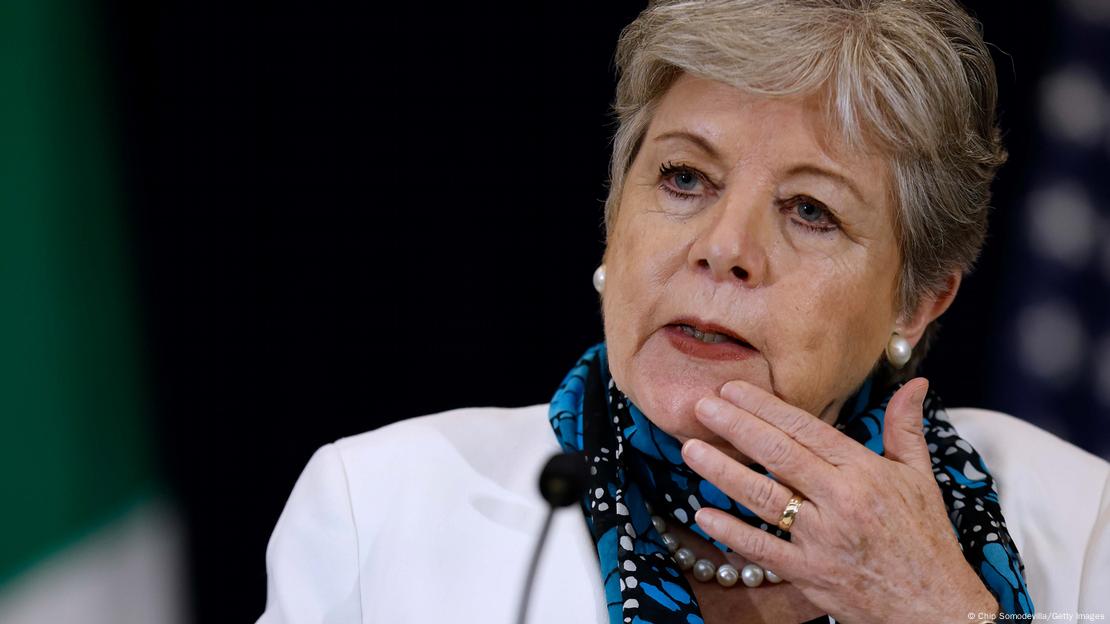 Alicia Bárcena, exdirectora de CEPAL, y actual secretaria de Medio Ambiente y Recursos Naturales de México. Alicia Bárcena, exdirectora de CEPAL, y actual secretaria de Medio Ambiente y Recursos Naturales de México.
