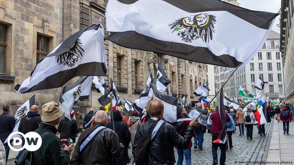 Deutschland geht erneut gegen Verschwörungsgruppe vor – DW – 23.11.2023