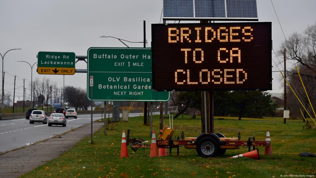 A sign indicates that all bridges closed A sign indicates that all bridges closed