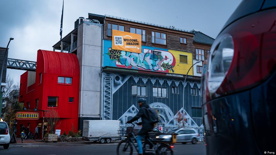 German activists launch Black Friday campaign against Amazon – DW – 11/24/2023 - Vimarsana News