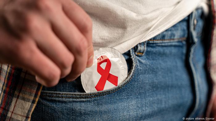 Veja Três Mitos Sobre Hiv E Aids Band