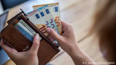 Γερμανία: Υπερχρεωμένα τέσσερα στα δέκα νοικοκυριά
