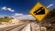 "Próximo descenso". Un aviso de advertencia en una carretera de Coahuila, México "Próximo descenso". Un aviso de advertencia en una carretera de Coahuila, México