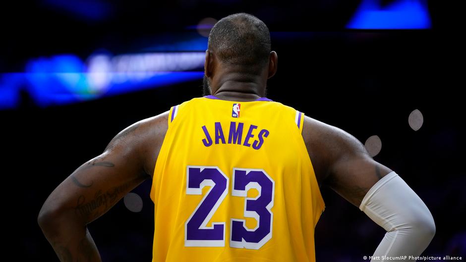 LeBron James no será agente libre y seguirá en los Lakers – DW – 30/06/2025
