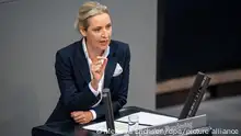 Alice Weidel, Vorsitzende der AfD-Bundestagsfraktion, spricht während der Debatte nach einer Regierungserklärung zur Haushaltslage im Bundestag.