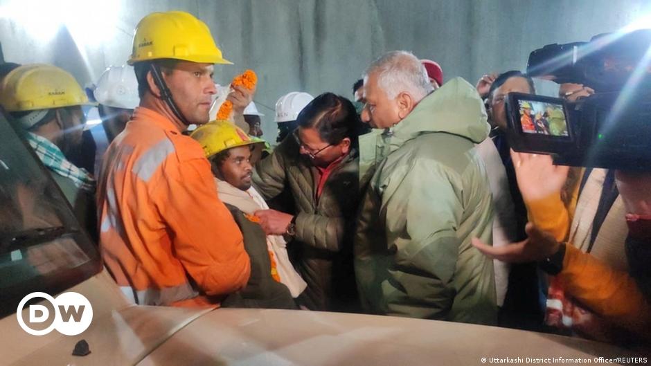 Alle Arbeiter aus eingestürztem Tunnel in Indien befreit