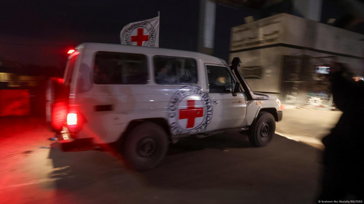 Israel-Hamas war: Another 12 hostages handed to Red Cross – DW – 11/29/2023