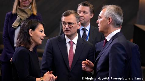 Stoltenberg dhe Baerbock në Bruksel me ministrin e Ukrainës Kuleba