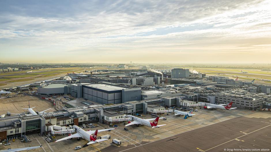 London's Heathrow Airport closes due to nearby fire – DW – 03/21/2025