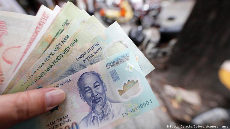 Vietnam reels from historic €11.4 billion corruption scandal – DW – 12 ...
