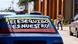 Um carro na Venezuela visto de trás com o vidro traseiro pintado nas cores da bandeira nacional com a frase: "O Essequibo é nosso!" Um carro na Venezuela visto de trás com o vidro traseiro pintado nas cores da bandeira nacional com a frase: "O Essequibo é nosso!"