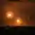 صواريخ ضوئية إسرائيلية في سماء خان يونس في قطاع غزة