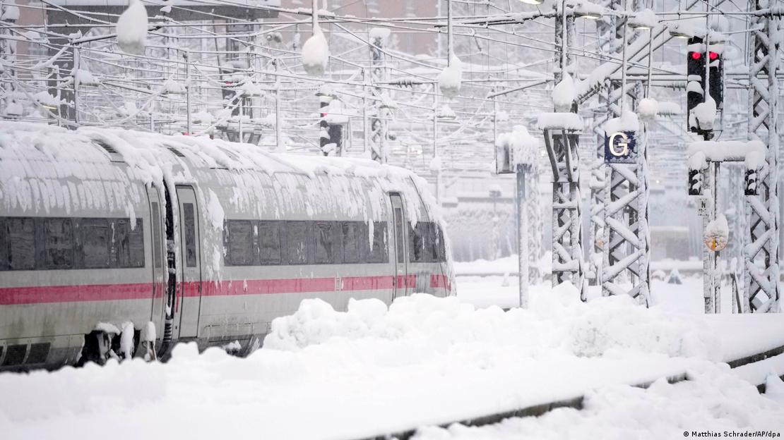 Vlak u snijegu (snimljeno u Münchenu, 2.12.2023.)