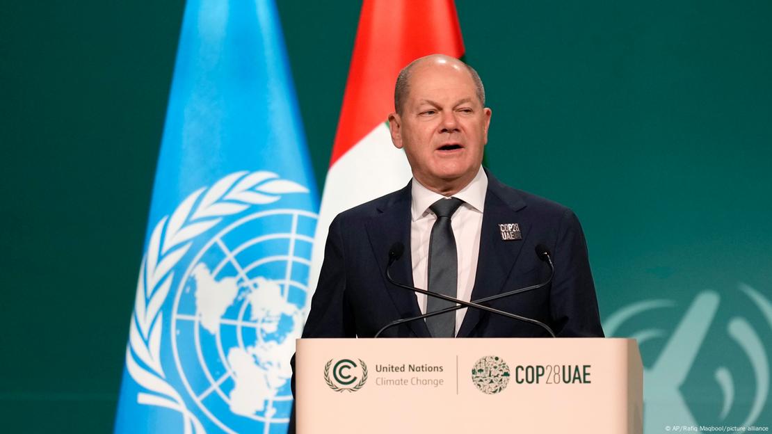 Bundeskanzler Olaf Scholz bei seiner Rede auf der UN-Klimakonferenz (COP28) in Dubai 