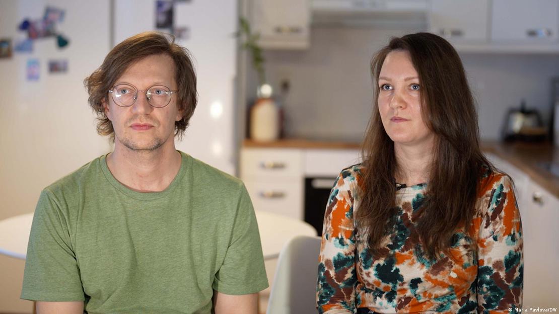 Videostill | Finnland Schließung Grenze zu RusslandMupkarac i žena sjede u kuhinji