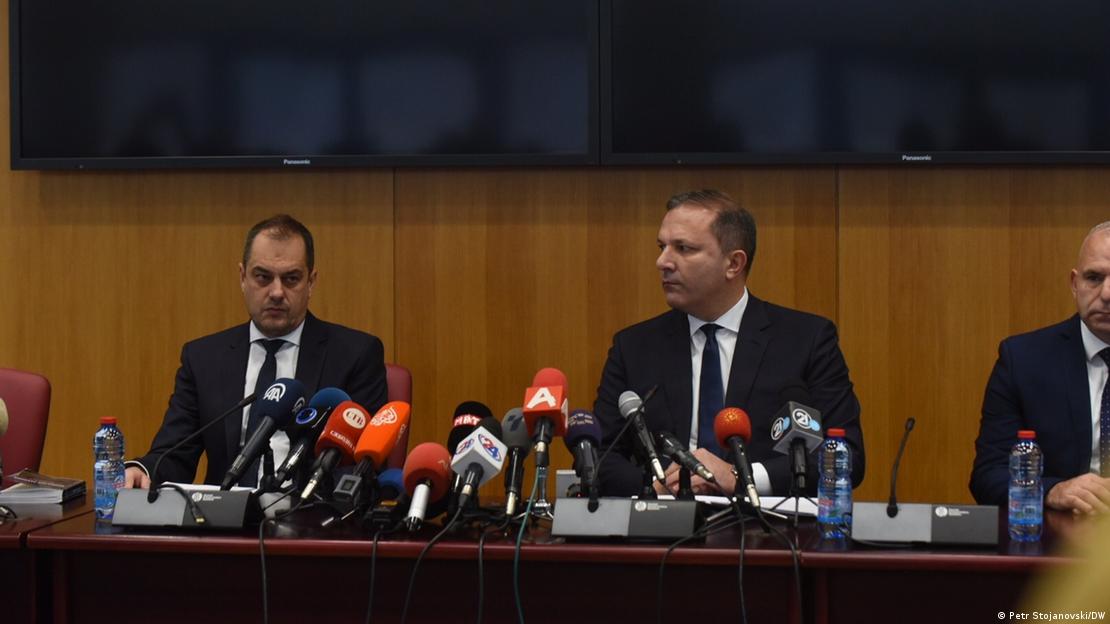 Доскорешниот министер за внатрешни работи, Оливер Спасовски (втор од лево)