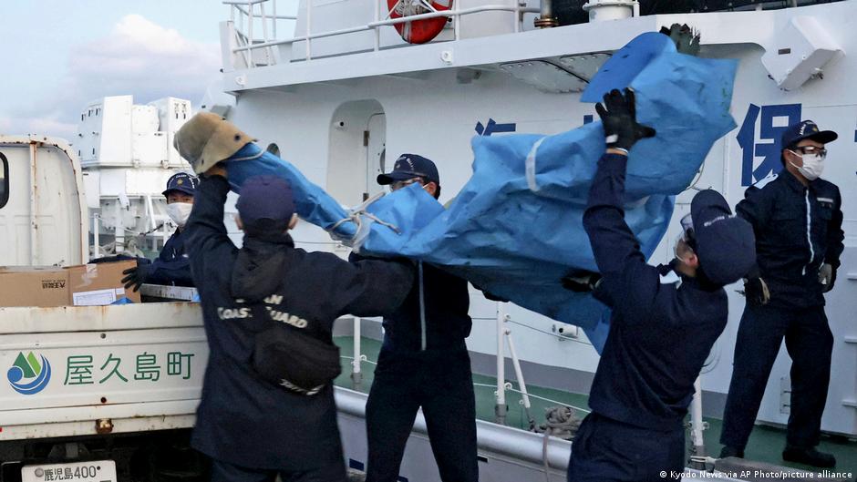 US military finds several bodies after plane crash off Japan – DW – 12/04/2023 - Vimarsana News