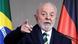 Lula fala em frente a uma bandeira alemã e uma russa Lula fala em frente a uma bandeira alemã e uma russa