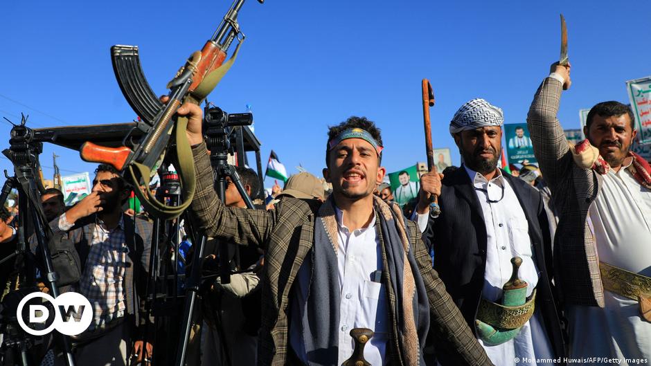 Huthi-Rebellen greifen Öl-Tanker mit Marschflugkörper an