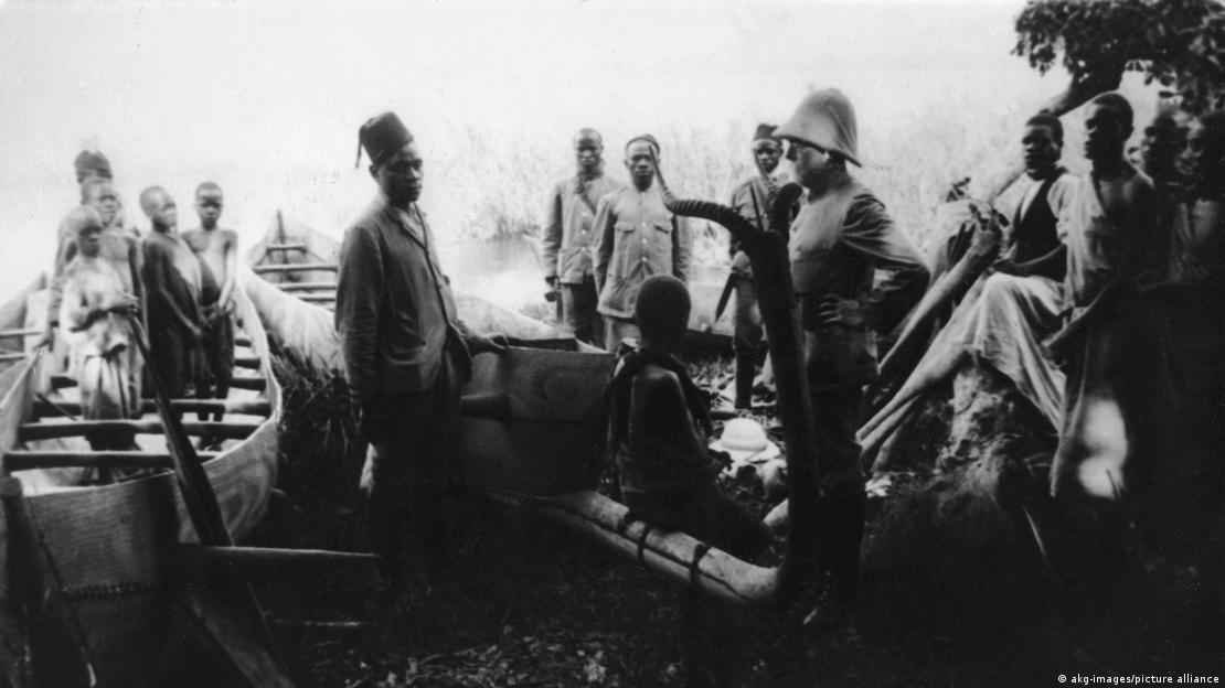 Photo prise lors de l'expédition de Robert Koch pour étudier la maladie du sommeil en Afrique de l'est (photo de 1905-1906)