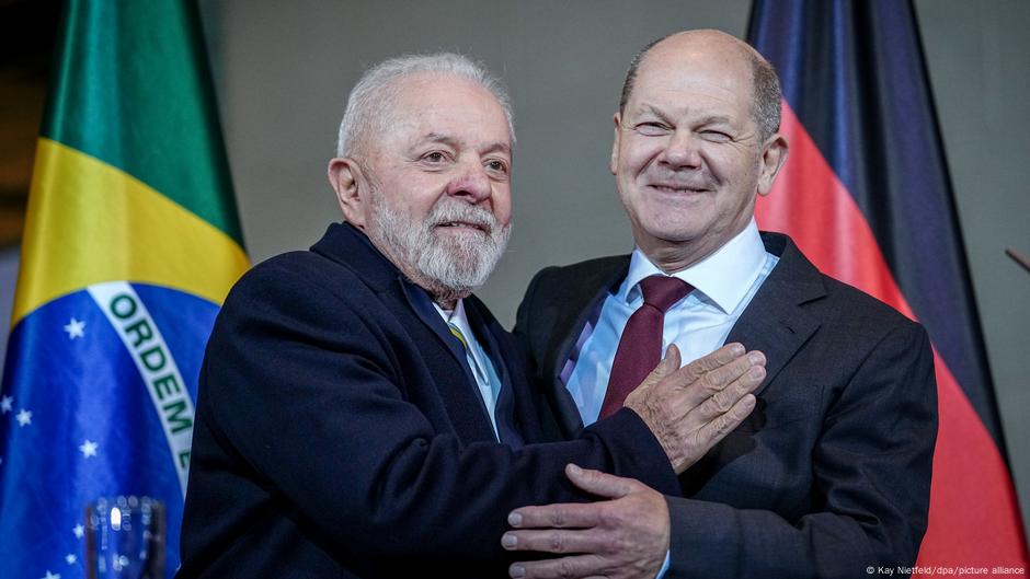 Predsednik Brazila Lula da Silva (levo) i nemački kancelar Olaf Šolc u Berlinu